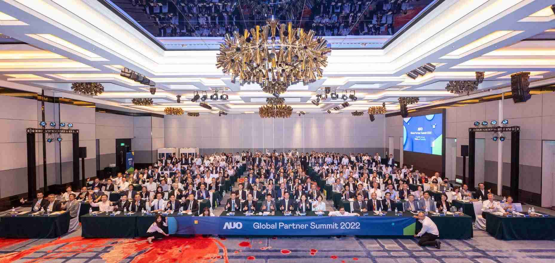 友達推動「安心、、、、創新、、、用心、、、、同心、、、盡心」五星職旅，，，，為菲籍員工打造全方位照護，，，，首度贏得「人權實踐與發展領袖獎」殊榮