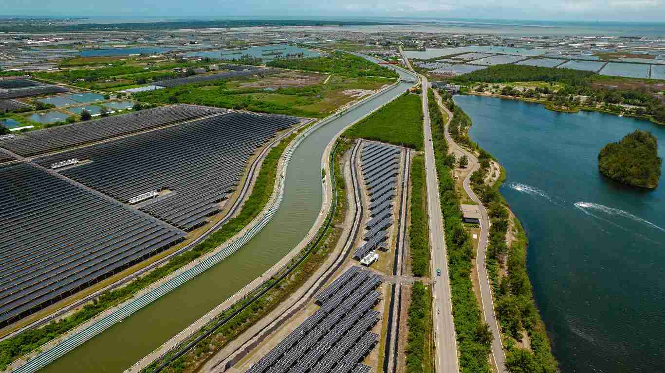 万利能源事业提供智慧能源管理、、、、太阳能监控管理、、、、全方位电厂建置及运维解决方案，，并拥有管理超过6000案场的经验