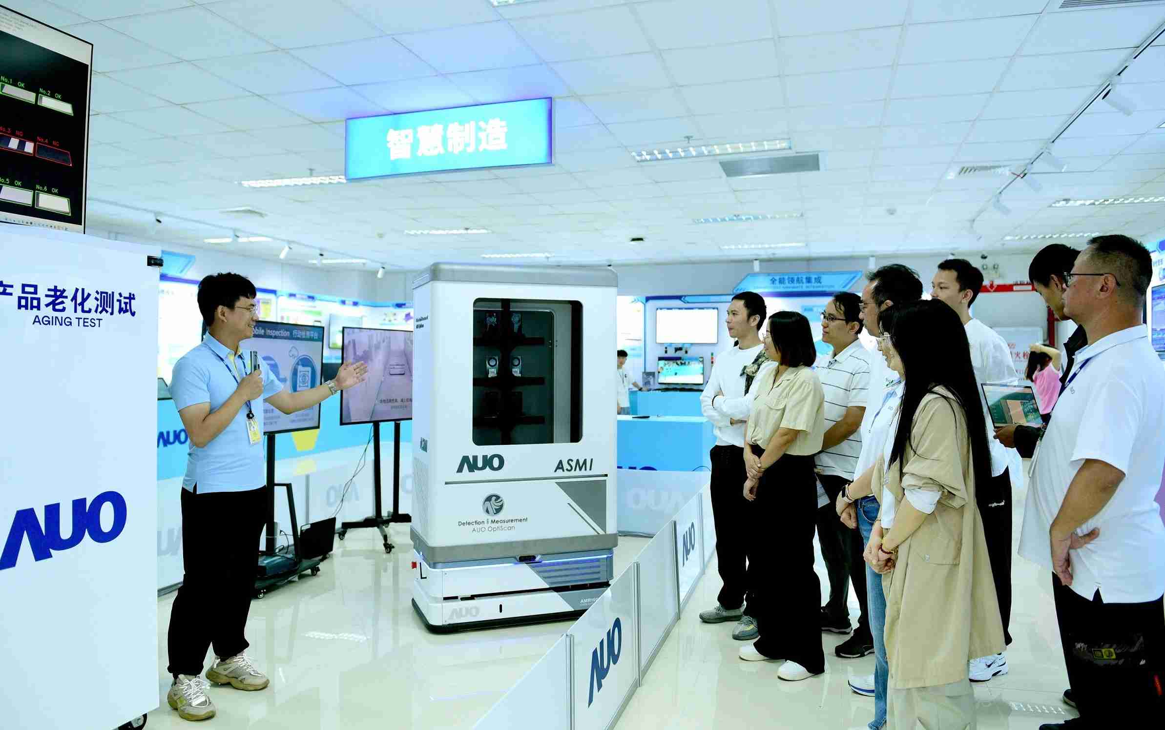 万利厦门将5G+ABC技术串联生产管理全流程，，，，打通研发、、采购、、、生管、、制程、、设备、、、质量等产品全生命周期制造流程，，，，完成数字化设计、、、、智慧供应链、、、智能座舱、、全流程设备管理、、、、数据驱动优化、、、、智慧在线检测、、智慧品管等自适应生产模式升级