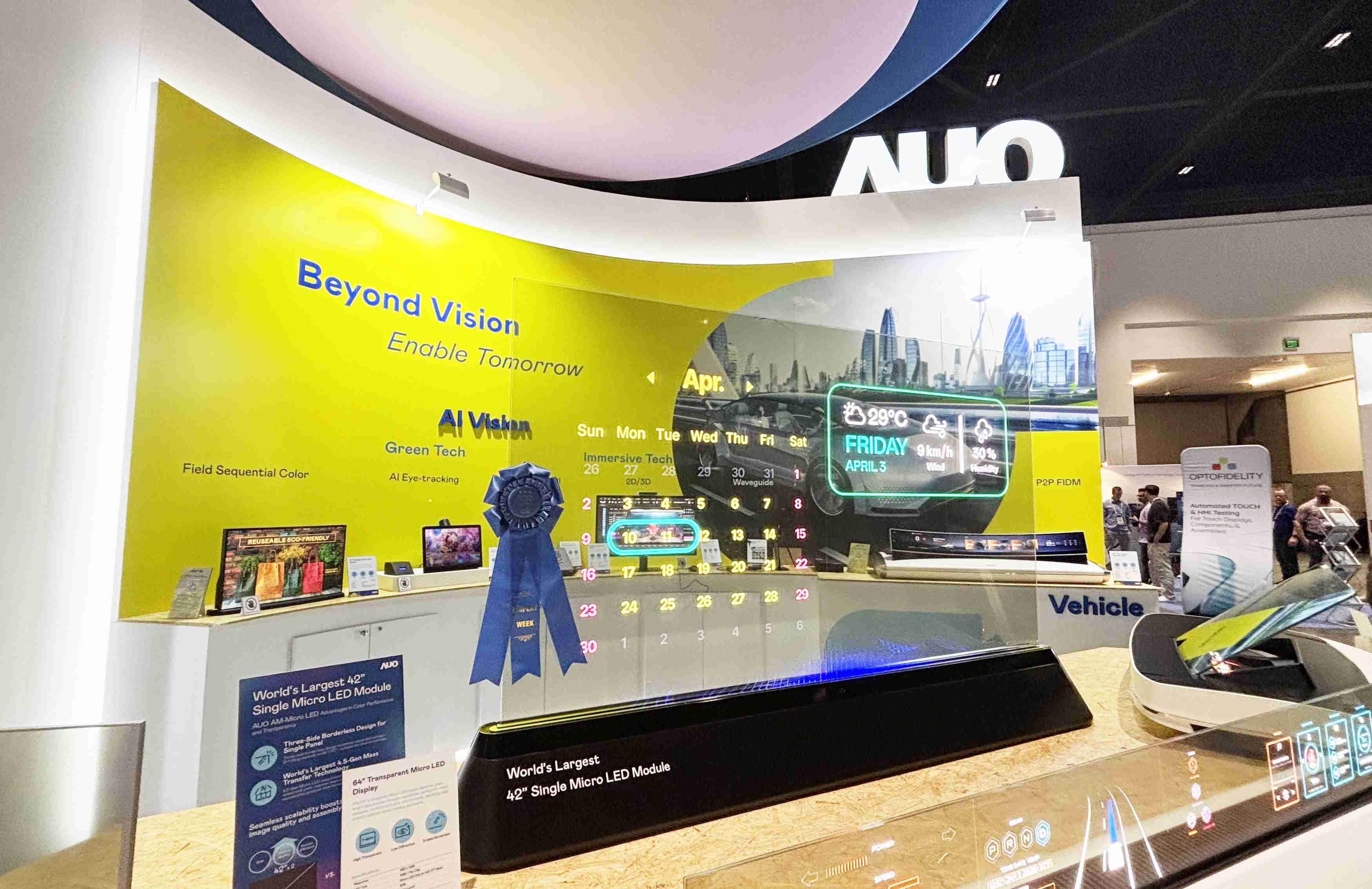 万利64吋透明Micro LED显示器获〝最佳Micro LED技术应用奖〞，，其绝妙的透明穿透特性，，同时具备1,000 nits的高亮度表现，，，并透过精细的无缝拼接延伸，，，可依需求灵活应用于多元场域，，，展现出Micro LED显示技术划时空的无限潜力